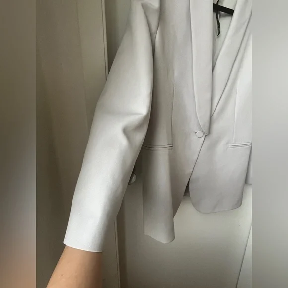 VICOLO Light Gray Tailored Blazer with Notched Lapels - Picture 2 of 11